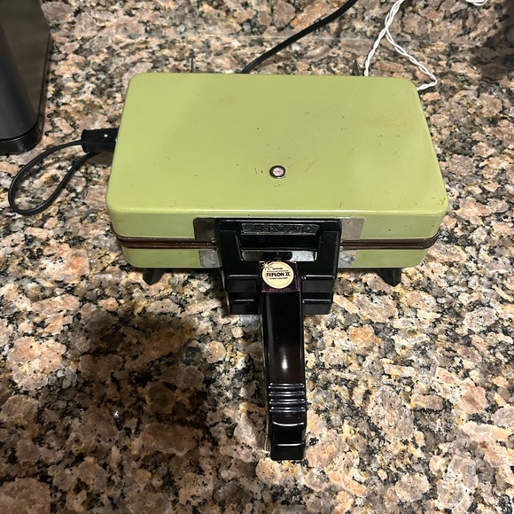 rival Kitchen Vintage Avocado Green Rival Waffle Maker Pizzelle